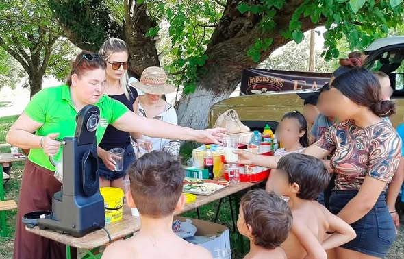 Sărbătoarea Verii la Nicolinț - copii și voluntari